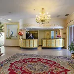 Astoria Hotel 4*