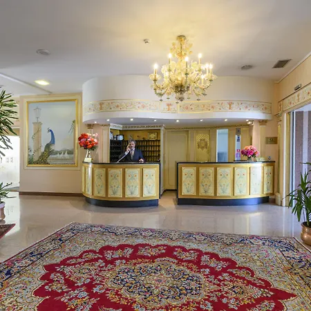 Astoria Hotel 4*