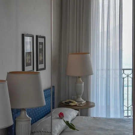 Astoria Hotel 4*