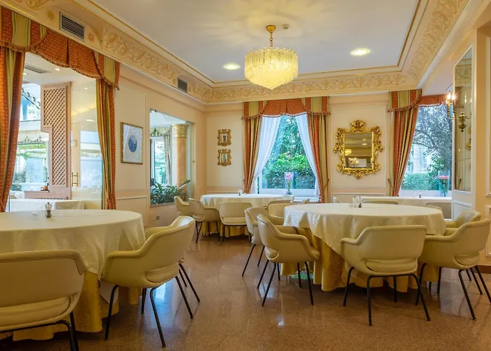 ホテル アストリア 4*