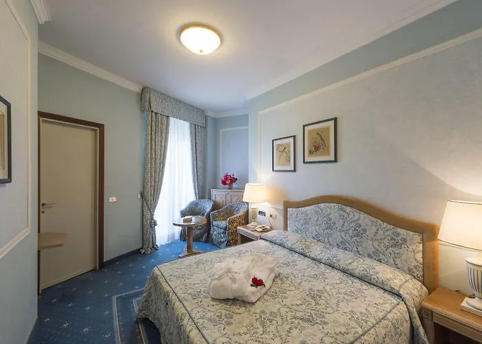 ホテル アストリア