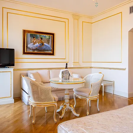 アストリア 4* ストレーザ