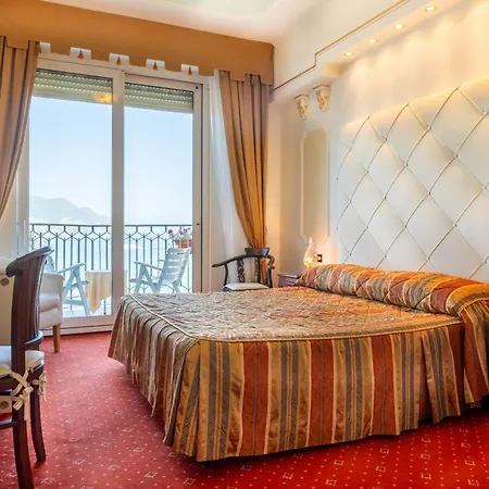 Astoria Hotel 4*