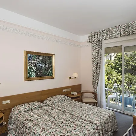 ホテル アストリア